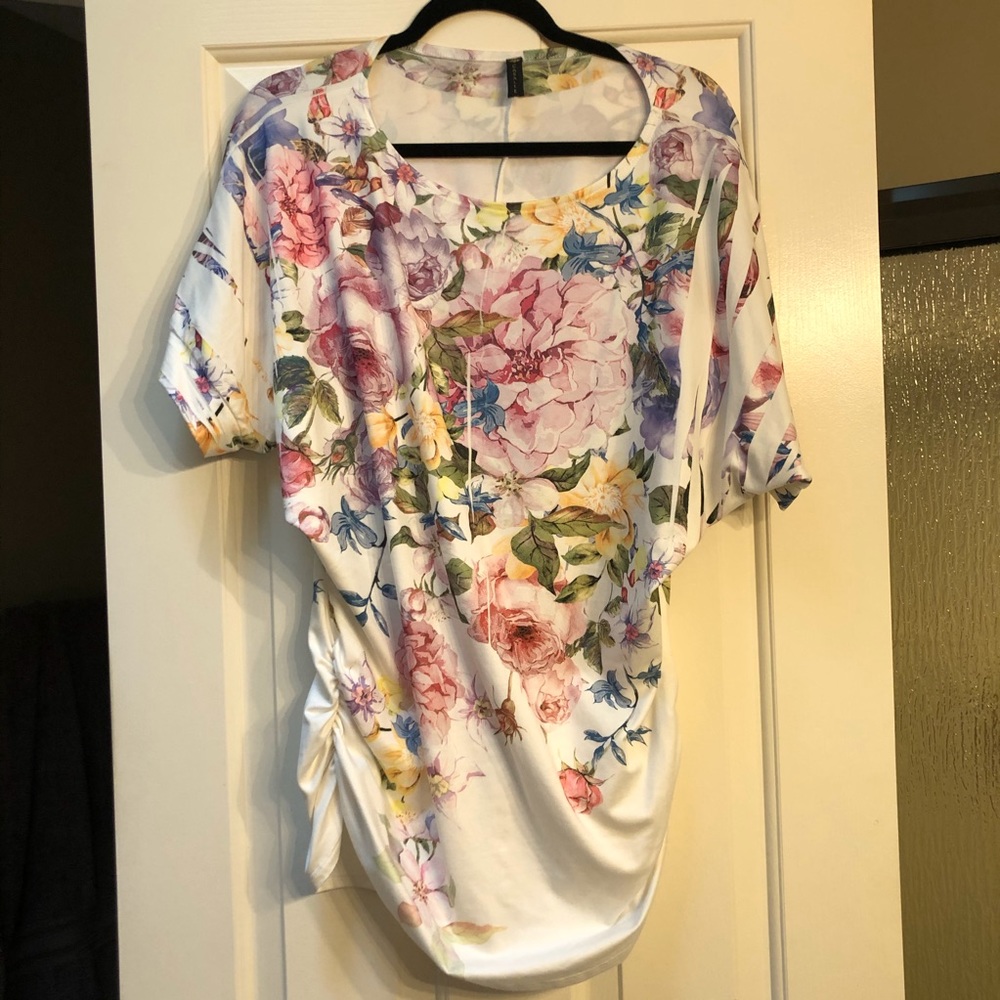 Cute top, never worn!  2X